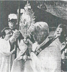 Bishop James Sullivan carrying Blessed Sacrament in public procession of 1,000 faithful to Fargo, North Dakota, abortion center where he celebrated Benediction.